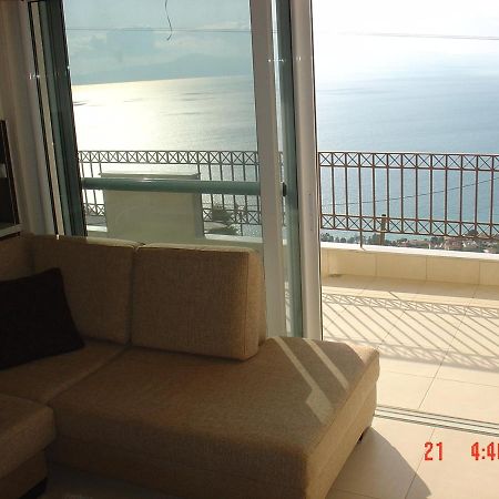 Verga First Floor Apartment Bagian luar foto
