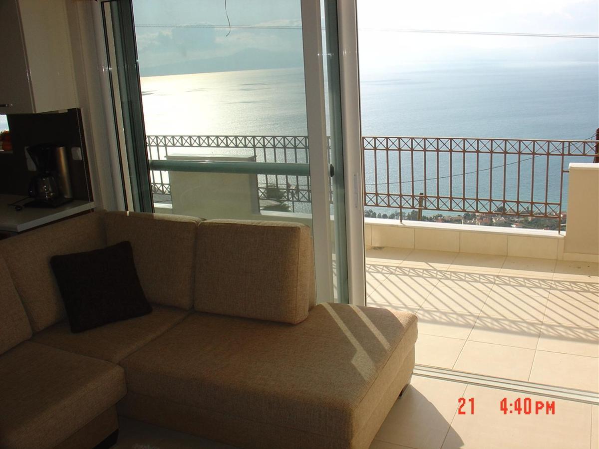 Verga First Floor Apartment Bagian luar foto