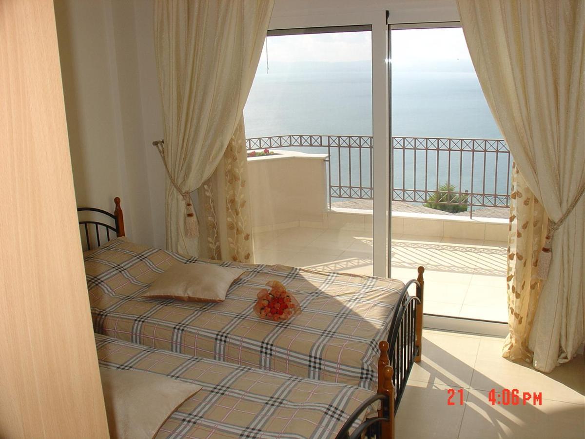Verga First Floor Apartment Bagian luar foto