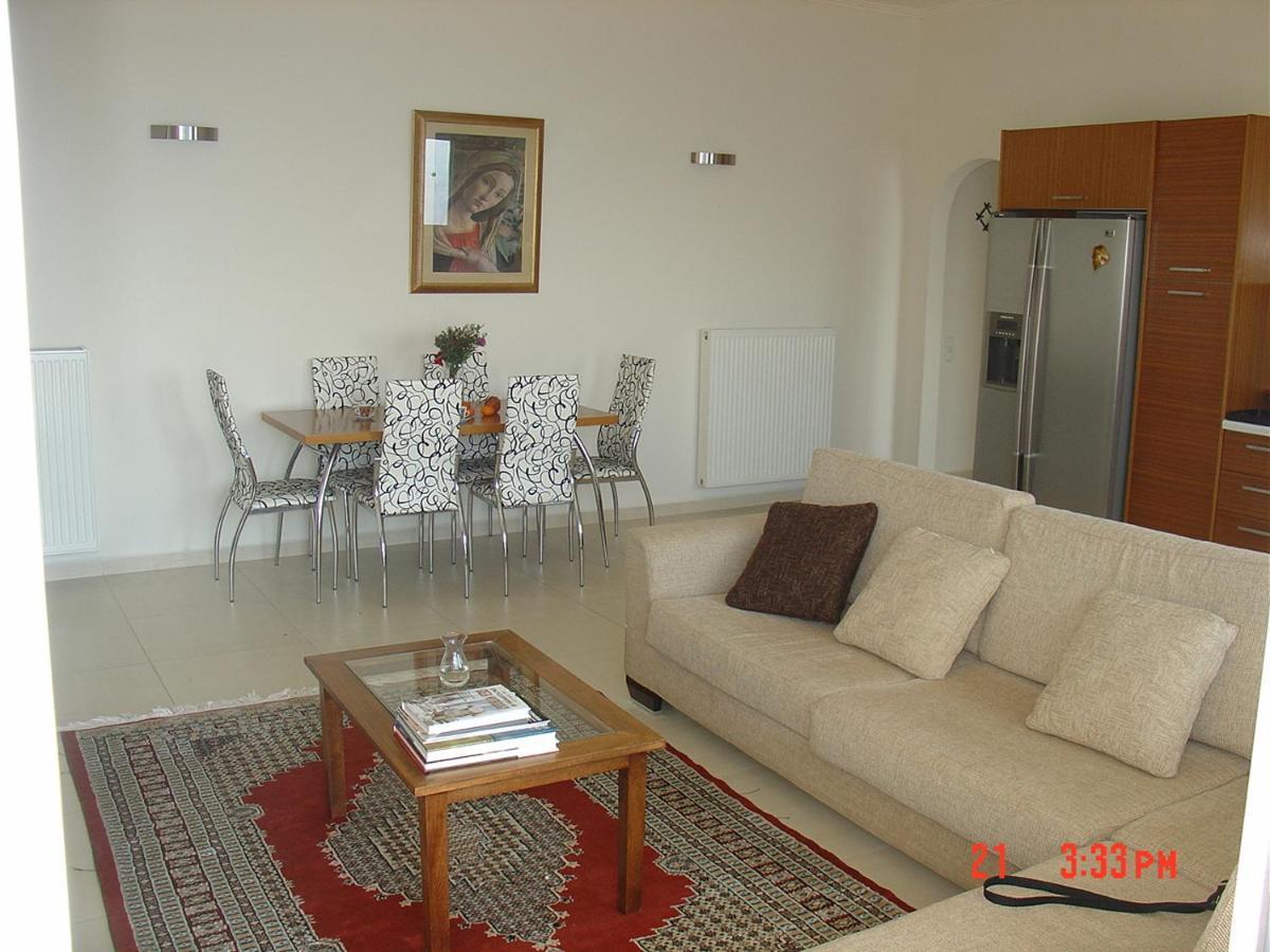 Verga First Floor Apartment Bagian luar foto