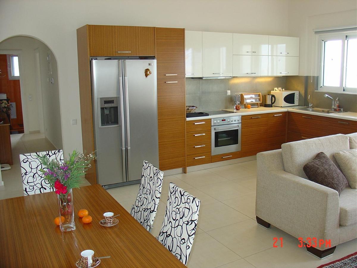 Verga First Floor Apartment Bagian luar foto